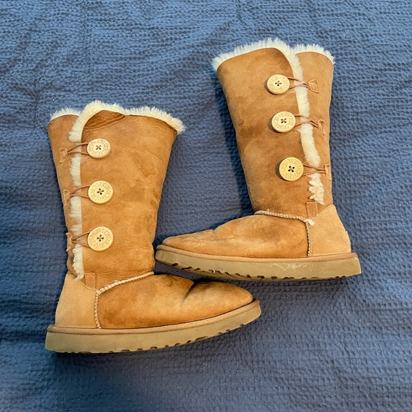 UGG Shoes - Ugg Triplet Bailey Button